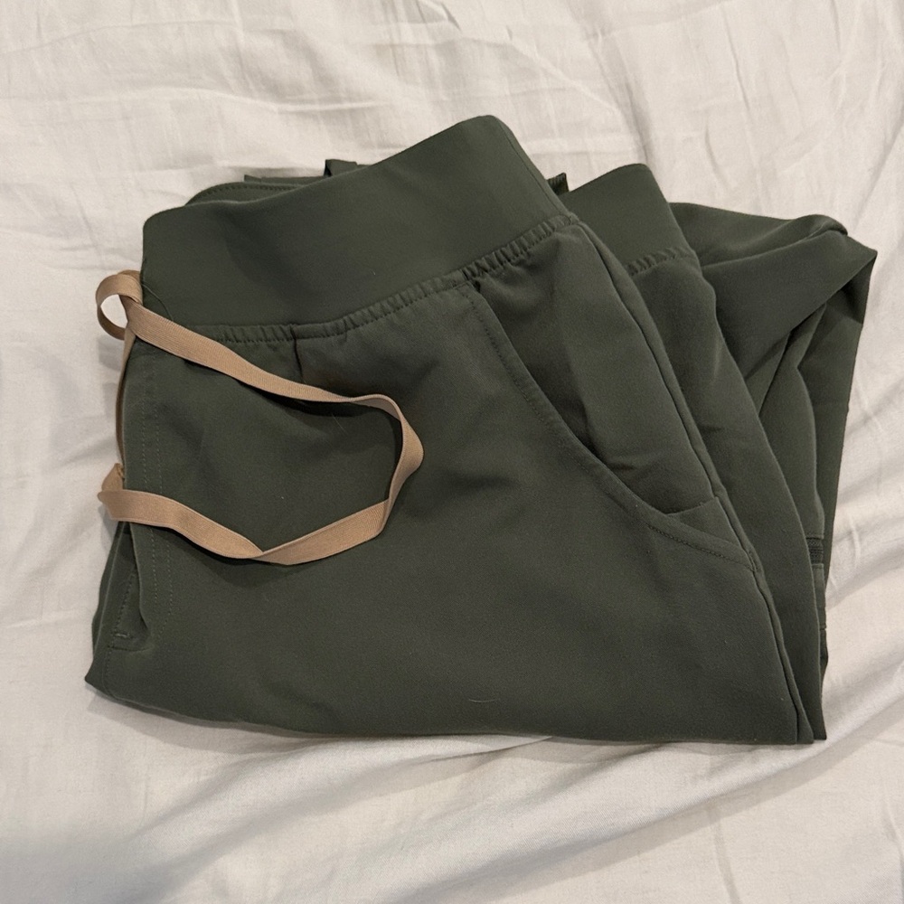 Figs Zamora Women's Joggers large